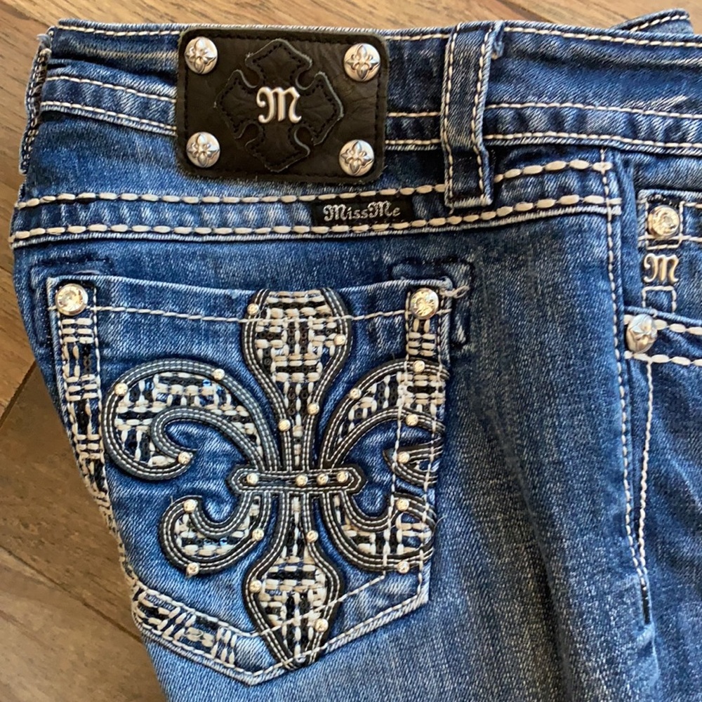 Miss me distressed bottom jean shorts 29